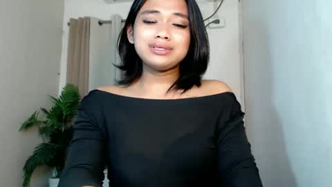 Snapshot of seductivedeluxe69 chatting on 05/15/26, 02:40 Deluxe online show from 05/15/26, 02:40