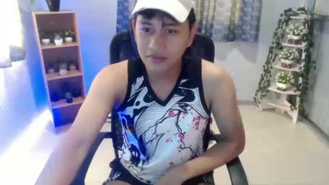 Snapshot of seductivee_bigcock chatting on 10/17/25, 07:22 John online show from 10/17/25, 07:22