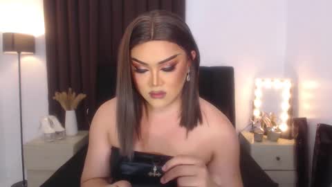 Snapshot of seductivelolalola chatting on 02/15/25, 10:11 Natalie Mefford online show from 02/15/25, 10:11