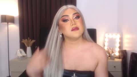 Snapshot of seductivelolalola chatting on 02/15/25, 01:16 Natalie Mefford online show from 02/15/25, 01:16