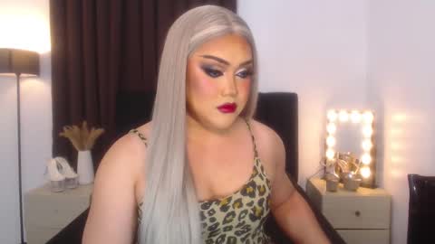 Snapshot of seductivelolalola chatting on 02/16/25, 06:43 Natalie Mefford online show from 02/16/25, 06:43