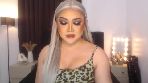 Snapshot of seductivelolalola chatting on 02/18/25, 06:59 Natalie Mefford online show from 02/18/25, 06:59