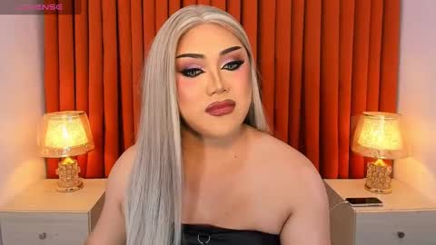 Snapshot of seductivelolalola chatting on 02/22/25, 06:08 Natalie Mefford online show from 02/22/25, 06:08