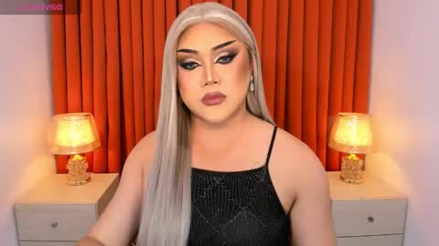 Snapshot of seductivelolalola chatting on 02/25/25, 06:31 Natalie Mefford online show from 02/25/25, 06:31