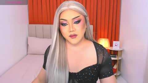 Snapshot of seductivelolalola chatting on 03/07/25, 01:20 Natalie Mefford online show from 03/07/25, 01:20