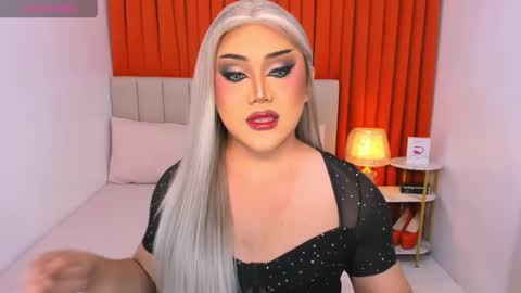 Snapshot of seductivelolalola chatting on 03/07/25, 08:44 Natalie Mefford online show from 03/07/25, 08:44