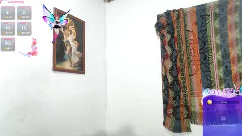 Snapshot of seductivespellvagina80 chatting on 01/11/25, 12:40 Estefany online show from 01/11/25, 12:40