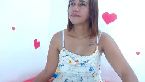 Snapshot of seductivespellvagina80 chatting on 10/23/25, 05:40 Estefany online show from 10/23/25, 05:40