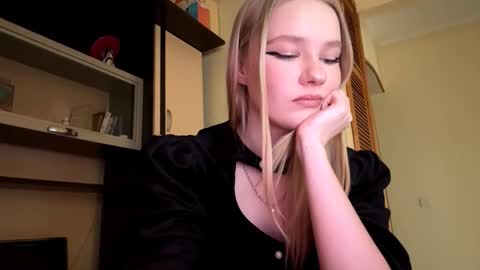 Snapshot of seemabensch chatting on 02/28/26, 12:11 Kristie online show from 02/28/26, 12:11