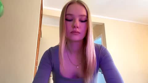 Snapshot of seemabensch chatting on 03/02/26, 12:02 Kristie online show from 03/02/26, 12:02