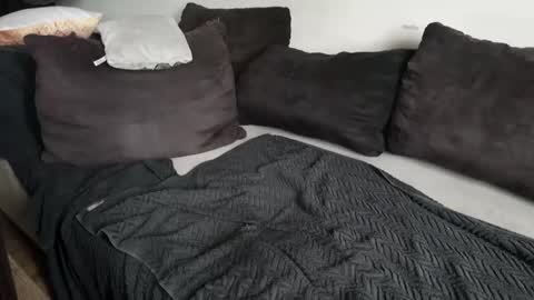 Snapshot of seeme1923 chatting on 12/17/24, 11:06 seeme1923 online show from 12/17/24, 11:06