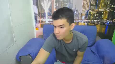 Snapshot of seigfried0 chatting on 02/18/25, 06:37 Seigfried online show from 02/18/25, 06:37