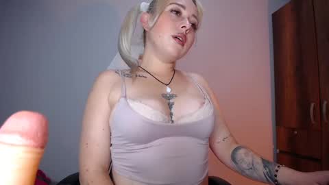 Yeyis  online show from 01/16/25, 02:51