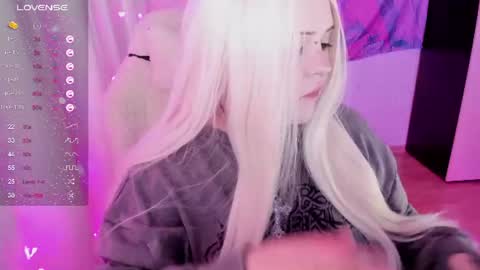 Snapshot of selena___cute chatting on 06/18/26, 04:35 Selena online show from 06/18/26, 04:35