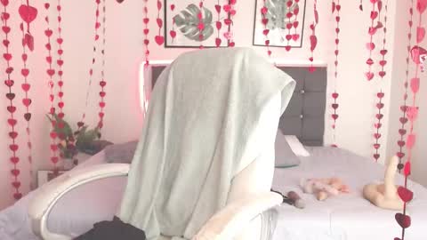 Selena online show from 02/16/25, 08:55