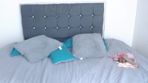 Selena online show from 10/01/25, 05:52