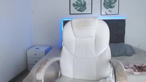 Selena online show from 12/13/25, 07:53