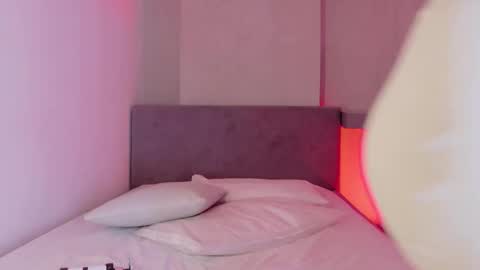 Selena online show from 09/26/25, 11:25