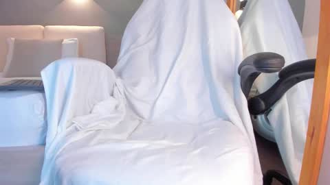 Selena online show from 02/08/26, 09:07