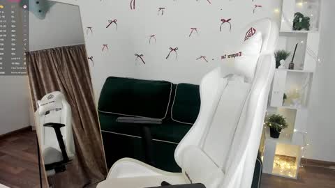 Selena online show from 02/15/25, 12:43