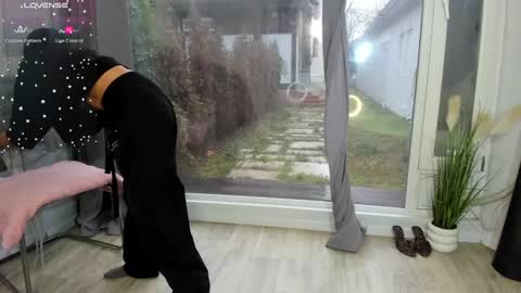 Snapshot of selena_reeves chatting on 12/27/24, 08:24 Selena online show from 12/27/24, 08:24