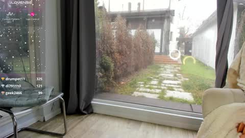 Snapshot of selena_reeves chatting on 12/30/24, 10:53 Selena online show from 12/30/24, 10:53