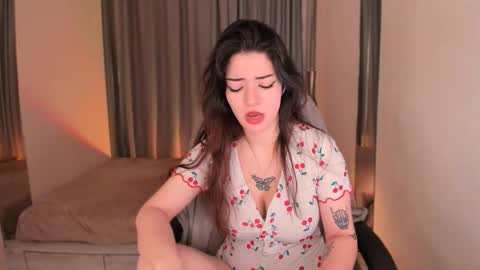 Snapshot of selena_wow_ chatting on 10/16/25, 09:10 Selena Follow Me online show from 10/16/25, 09:10