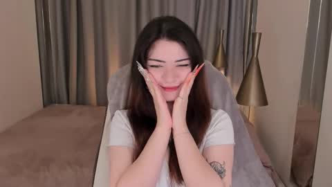 Snapshot of selena_wow_ chatting on 10/22/25, 07:52 Selena Follow Me online show from 10/22/25, 07:52