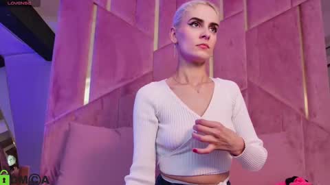 Snapshot of selenadaze chatting on 11/04/25, 04:33 Selena online show from 11/04/25, 04:33