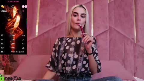 Snapshot of selenadaze chatting on 11/29/25, 05:32 Selena online show from 11/29/25, 05:32