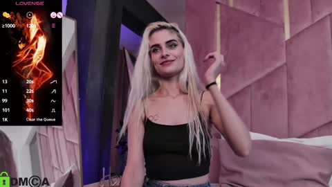 Snapshot of selenadaze chatting on 12/05/25, 06:11 Selena online show from 12/05/25, 06:11