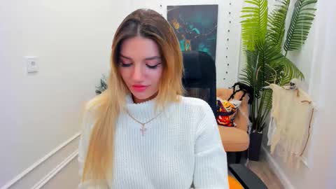 Snapshot of selenaemoore chatting on 11/02/25, 08:22 selenaemoore online show from 11/02/25, 08:22