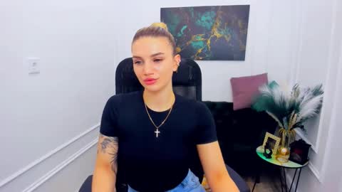 selenaemoore online show from 02/22/26, 07:34