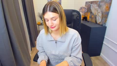 selenaemoore online show from 04/12/26, 03:44