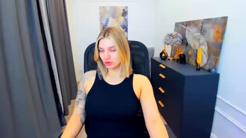 selenaemoore online show from 05/05/26, 03:36
