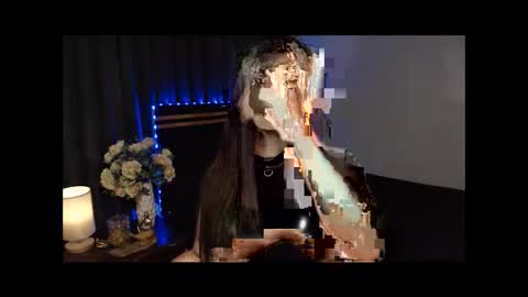 Selena online show from 12/19/25, 01:56