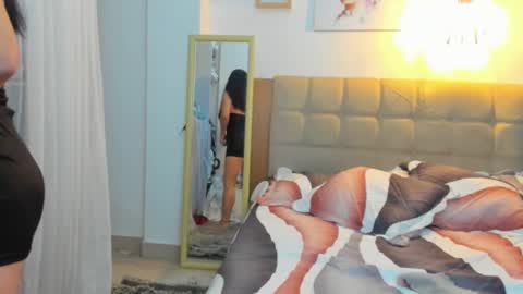 Snapshot of selene_milf_ chatting on 02/02/25, 05:42 Selene online show from 02/02/25, 05:42