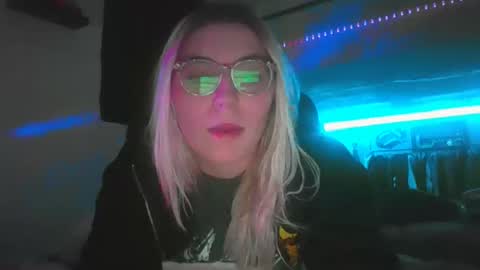 Snapshot of selenebaby chatting on 01/07/25, 02:10 Selene online show from 01/07/25, 02:10