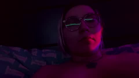 Snapshot of selenebaby chatting on 02/14/25, 05:30 Selene online show from 02/14/25, 05:30