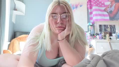 Selene online show from 04/01/26, 03:20