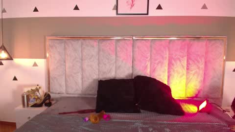 Selene online show from 10/27/25, 11:36