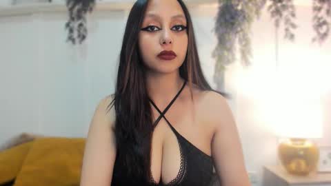 Snapshot of seleneblood chatting on 12/18/25, 03:12 Selene online show from 12/18/25, 03:12