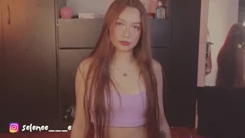 Snapshot of selenee___e chatting on 01/16/25, 03:23 selene online show from 01/16/25, 03:23