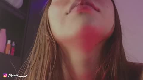 Snapshot of selenee___e chatting on 02/17/25, 01:58 selene online show from 02/17/25, 01:58