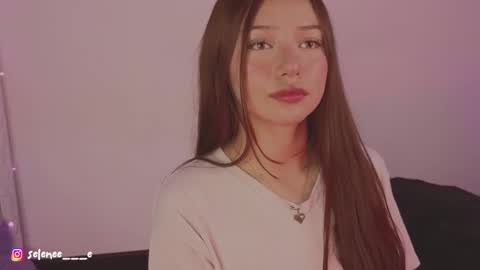 Snapshot of selenee___e chatting on 02/19/25, 02:12 selene online show from 02/19/25, 02:12