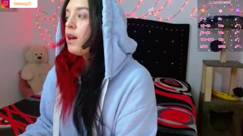 Snapshot of seleneg chatting on 11/29/25, 08:17 Selene G online show from 11/29/25, 08:17