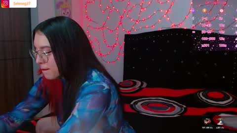 Snapshot of seleneg chatting on 12/05/25, 07:28 Selene G online show from 12/05/25, 07:28