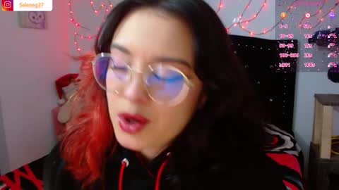 Snapshot of seleneg chatting on 12/17/25, 05:13 Selene G online show from 12/17/25, 05:13