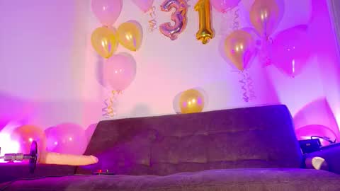 SELENE GIBSON online show from 12/19/25, 08:49