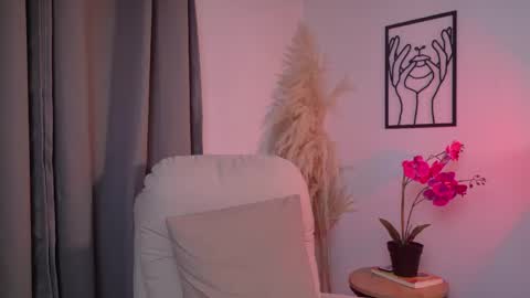 Snapshot of selenenova chatting on 04/23/26, 09:28 Selene Nova online show from 04/23/26, 09:28